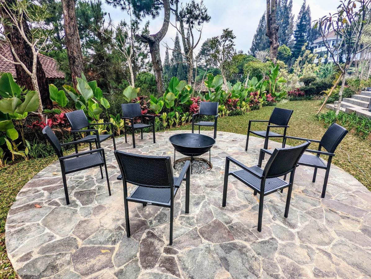 Cottonwood Exclusive Villa @Lembang Asri - Jacuzzi Playground Netflix Billyard Bagian luar foto